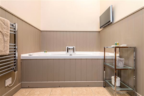 Pheasant Barn Spa Bath